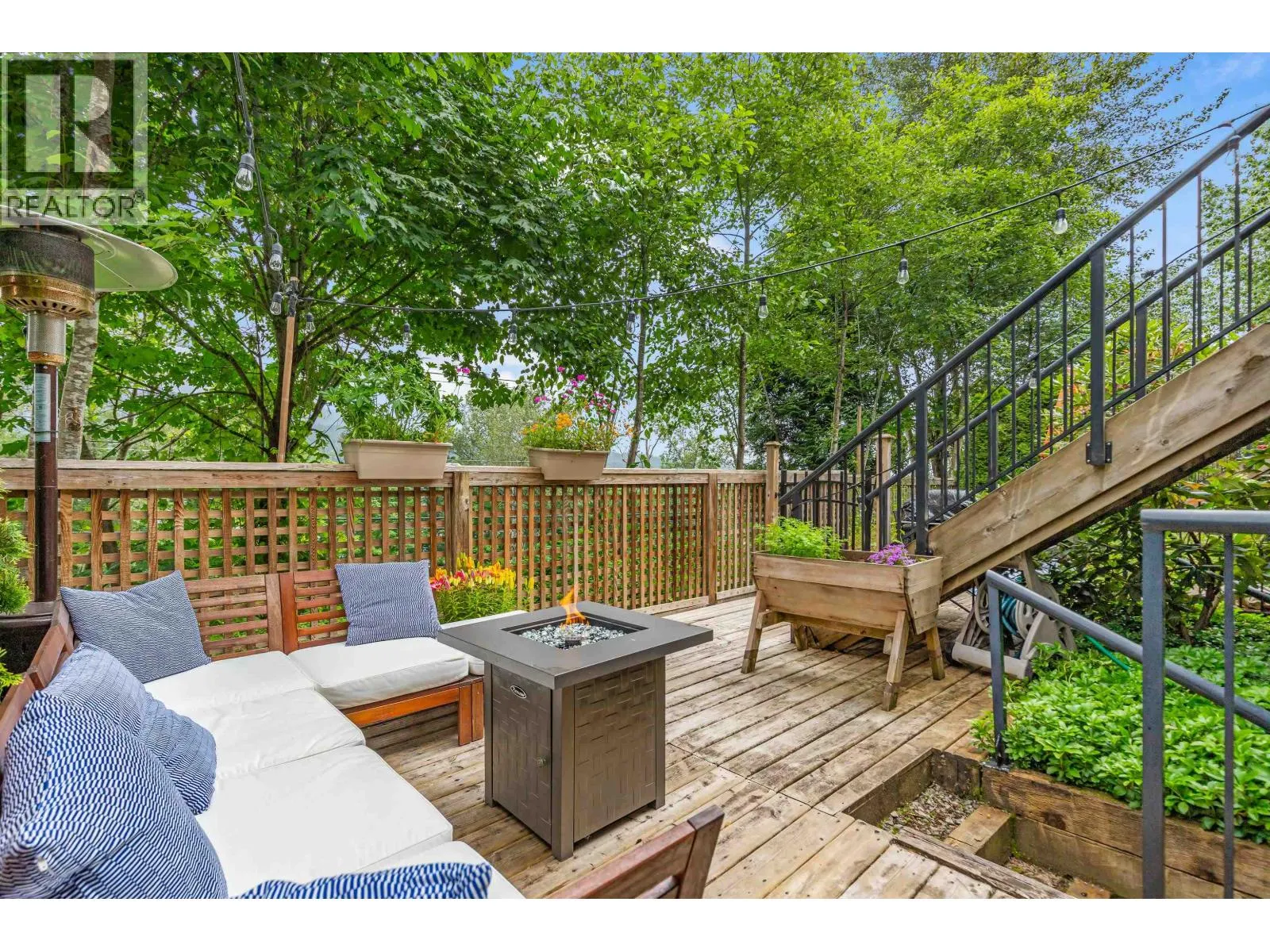 109 160 SHORELINE CIRCLE