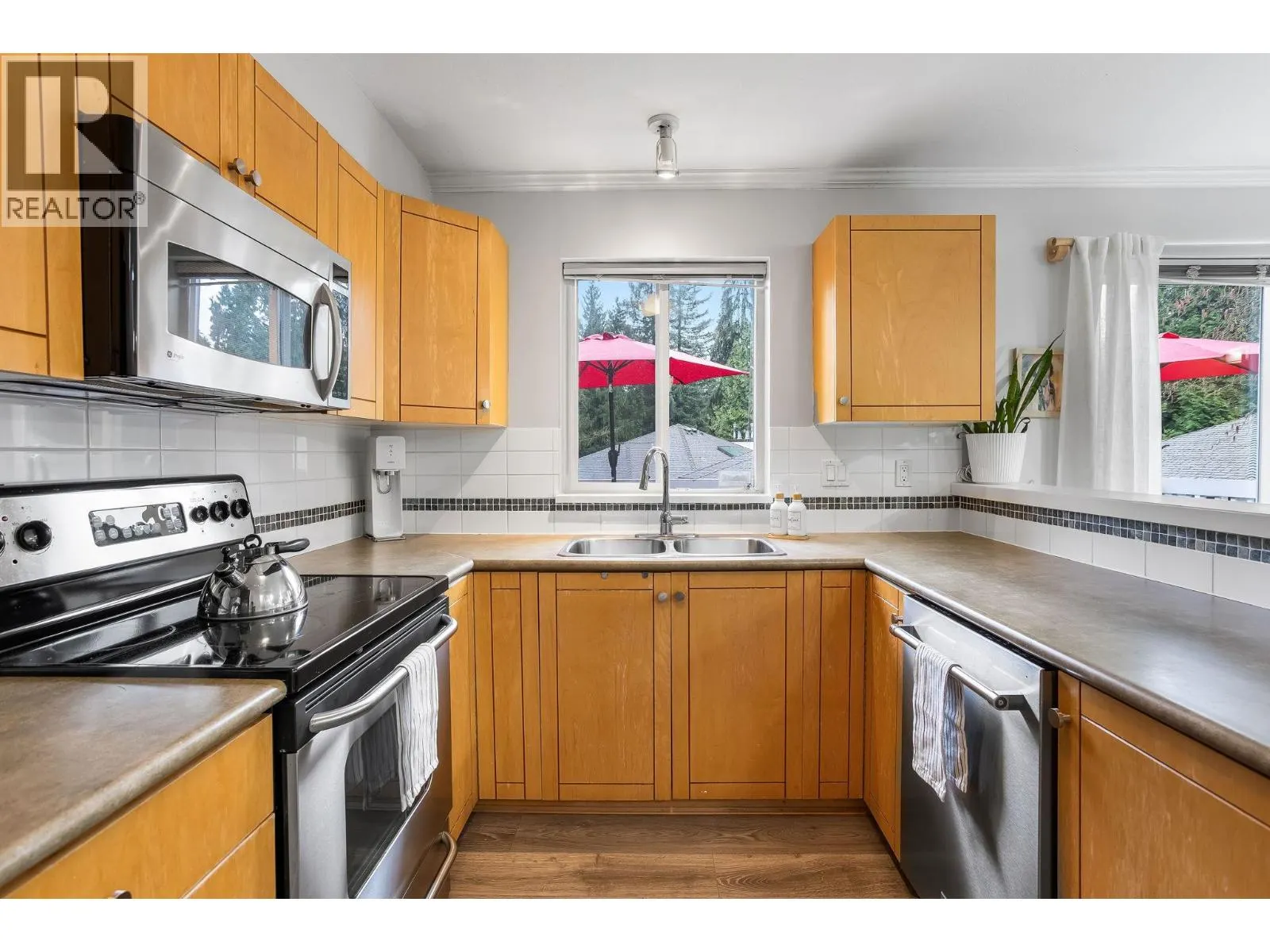 12-1071 LYNN VALLEY ROAD
