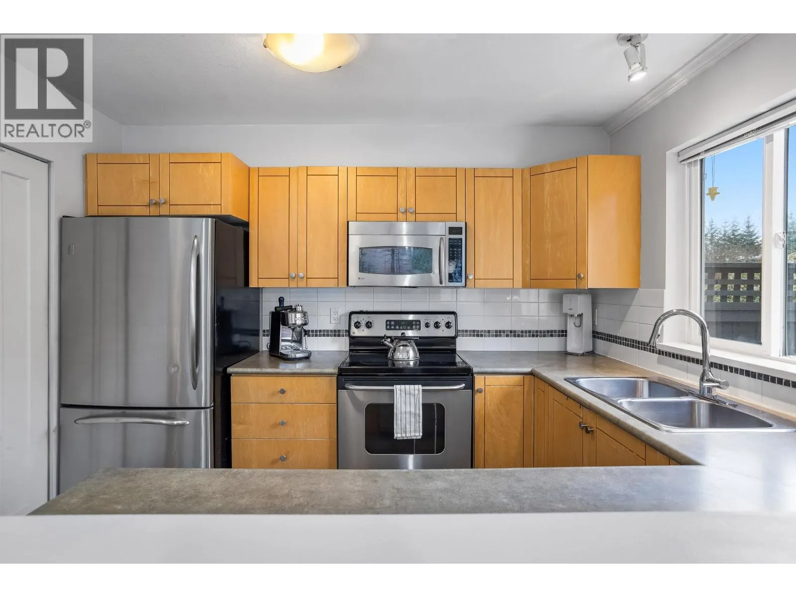 12-1071 LYNN VALLEY ROAD