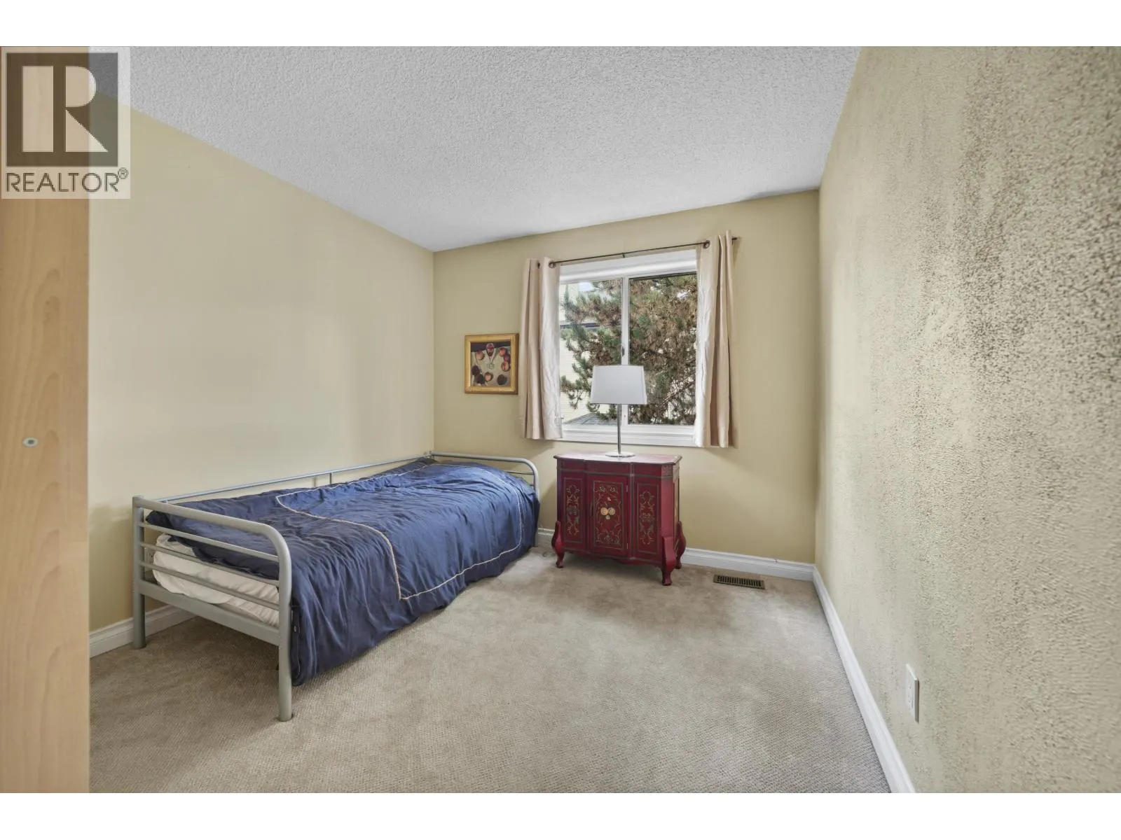 60 1195 FALCON DRIVE