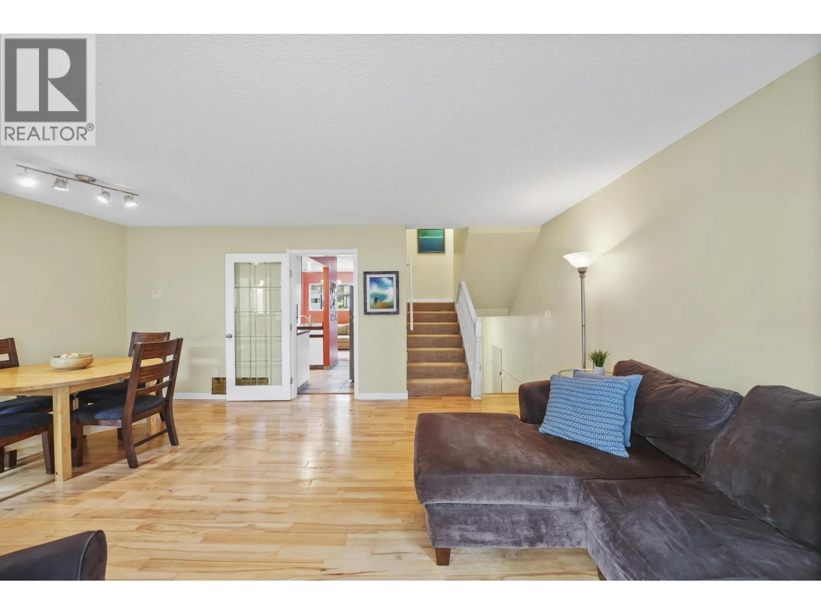 60 1195 FALCON DRIVE