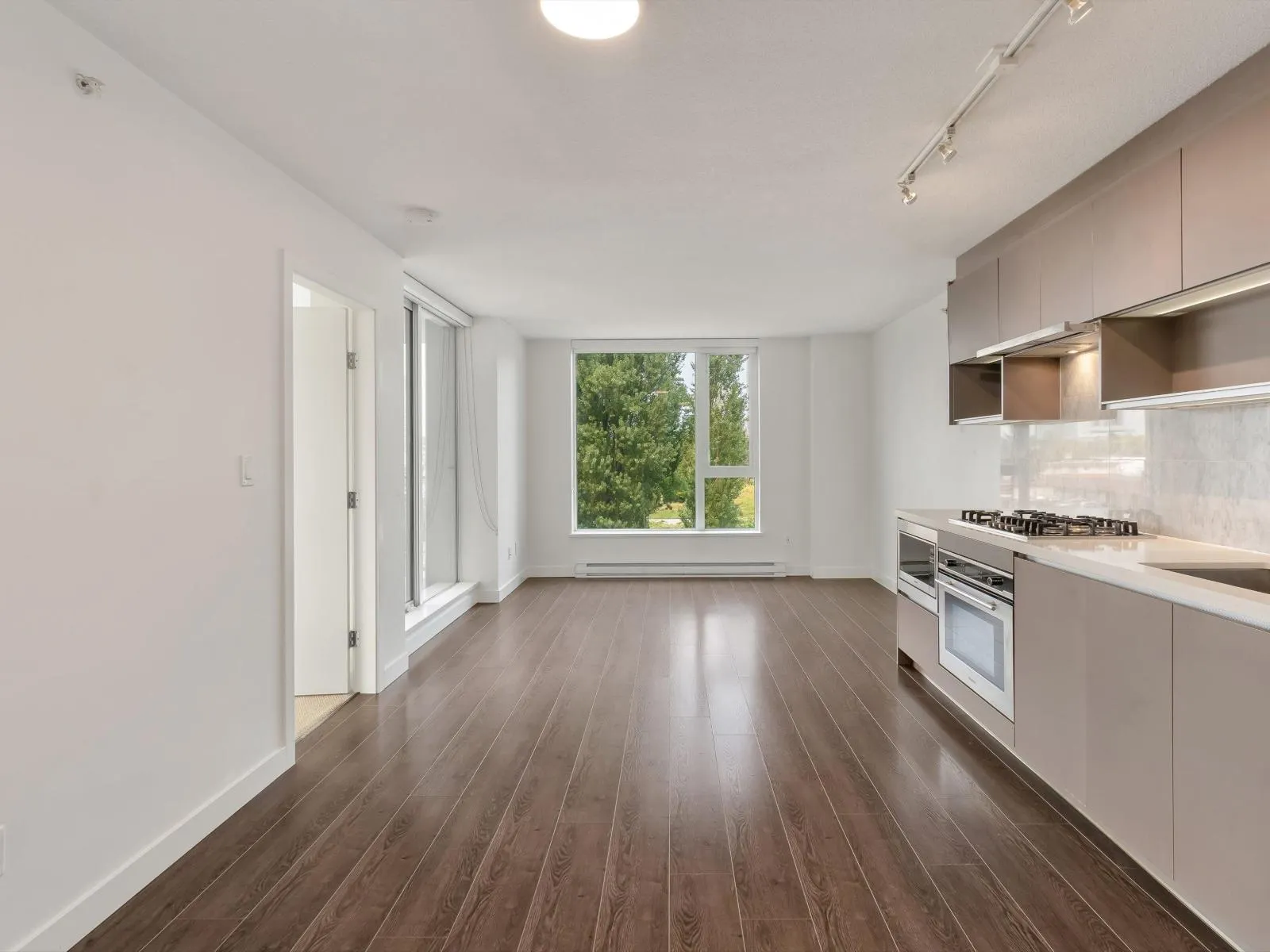 509 13696 100 AVENUE