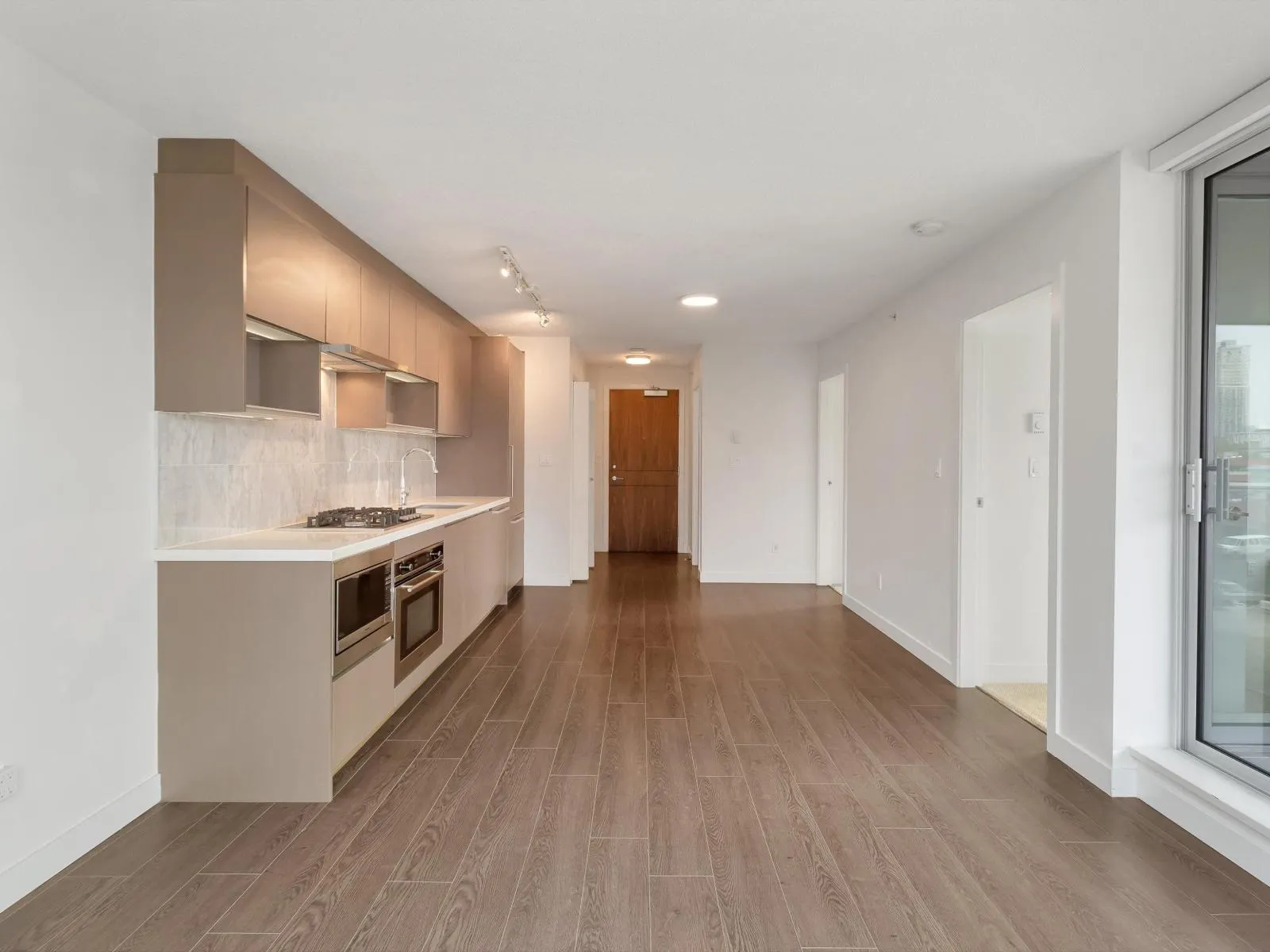 509 13696 100 AVENUE