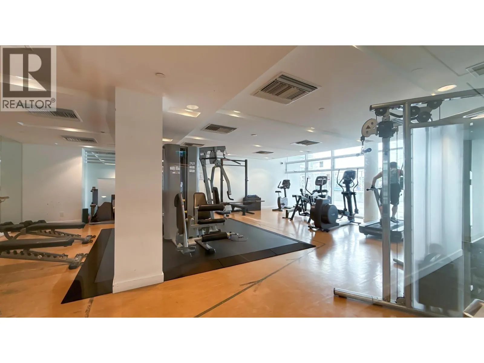 1112 2220 KINGSWAY