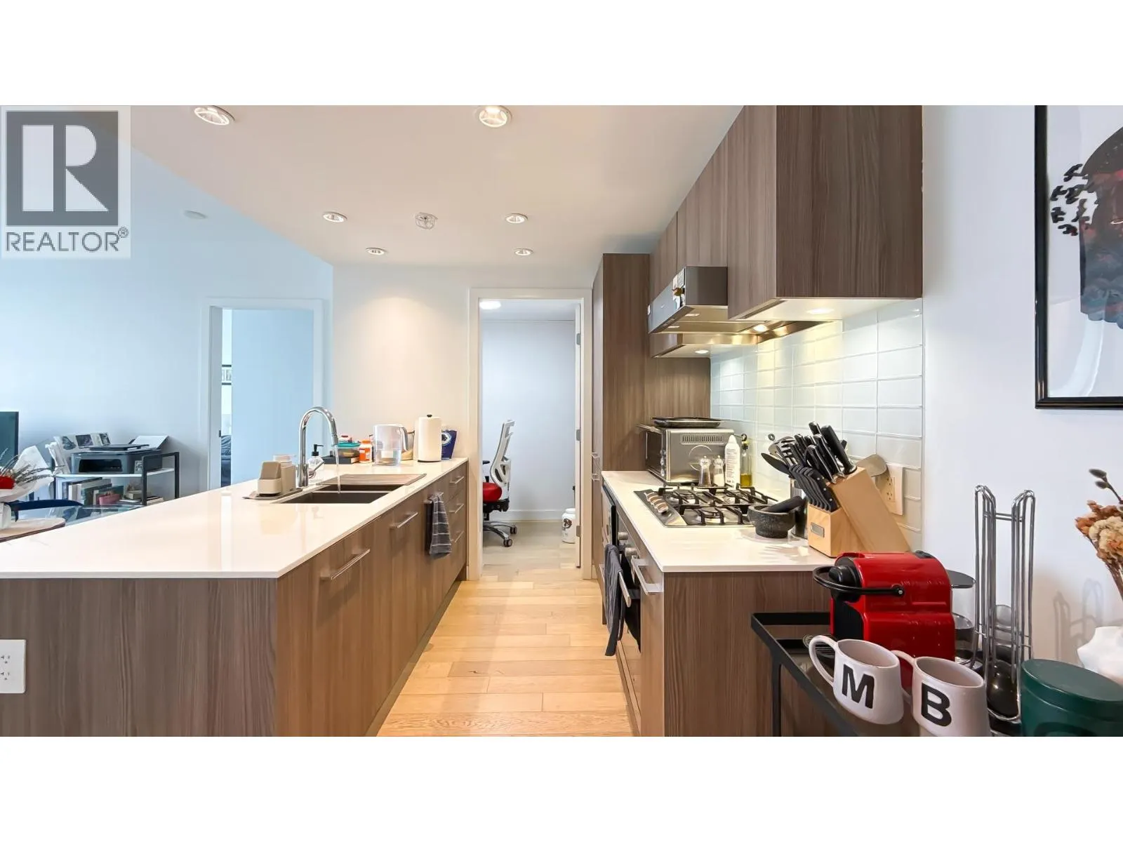 1112 2220 KINGSWAY