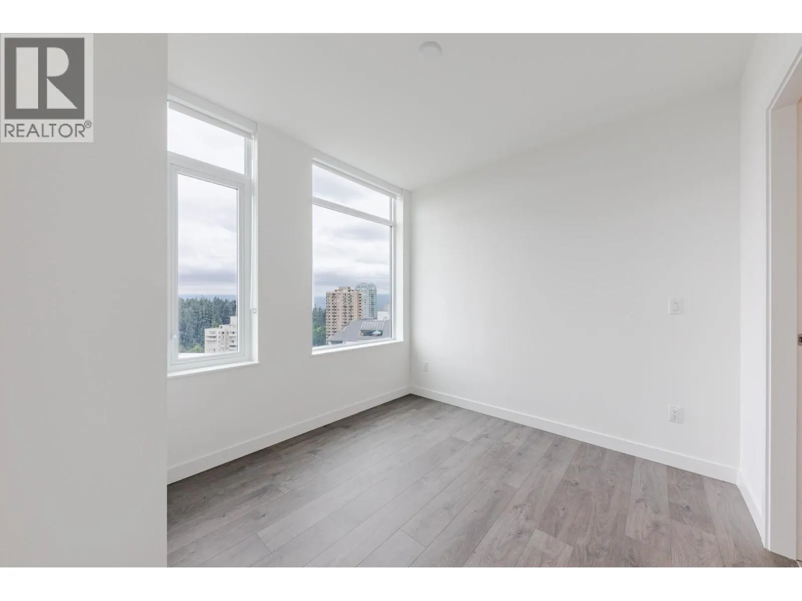 1804 6468 WILLINGDON AVENUE