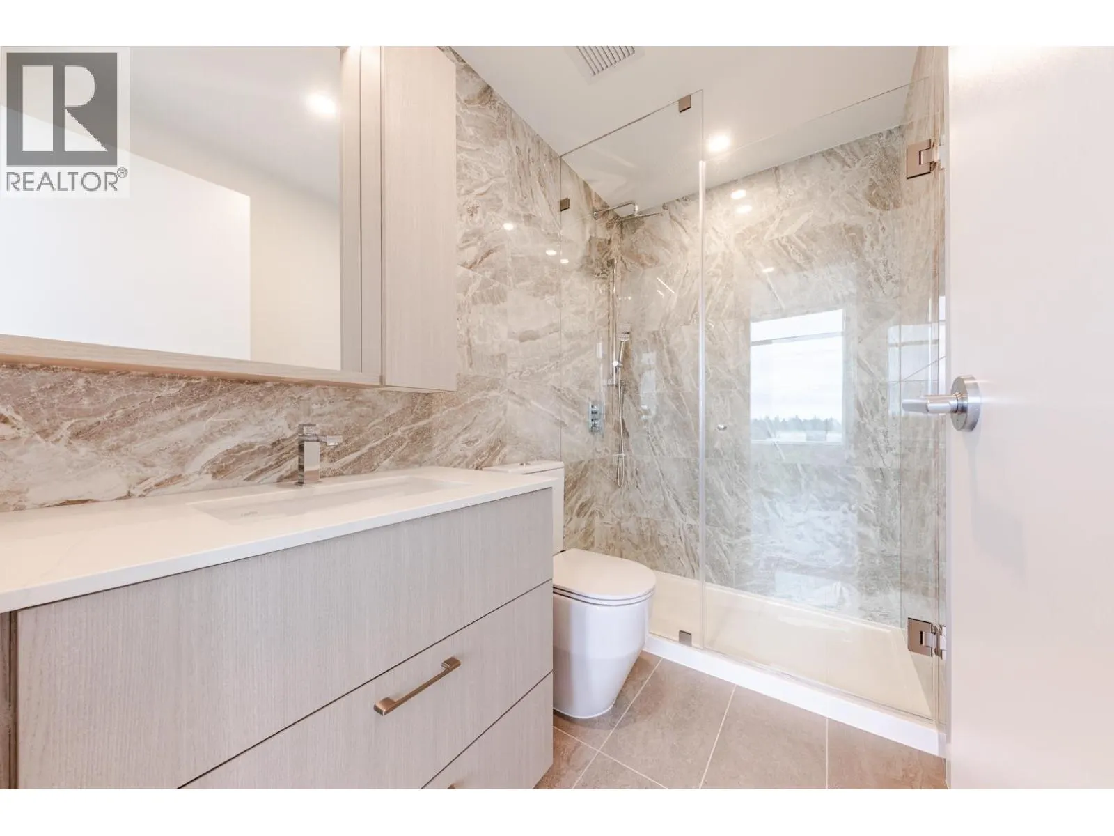1804 6468 WILLINGDON AVENUE