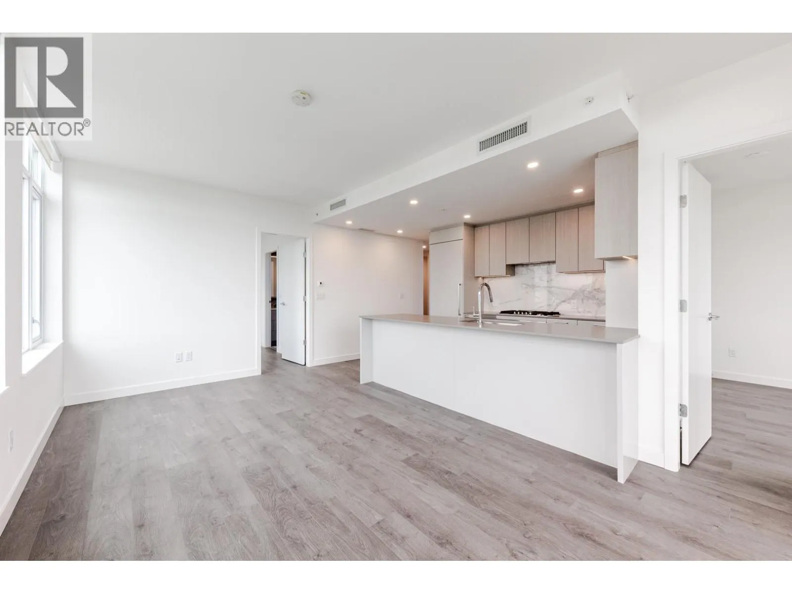 1804 6468 WILLINGDON AVENUE