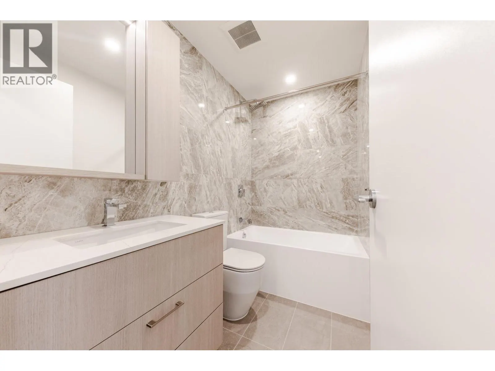 1804 6468 WILLINGDON AVENUE