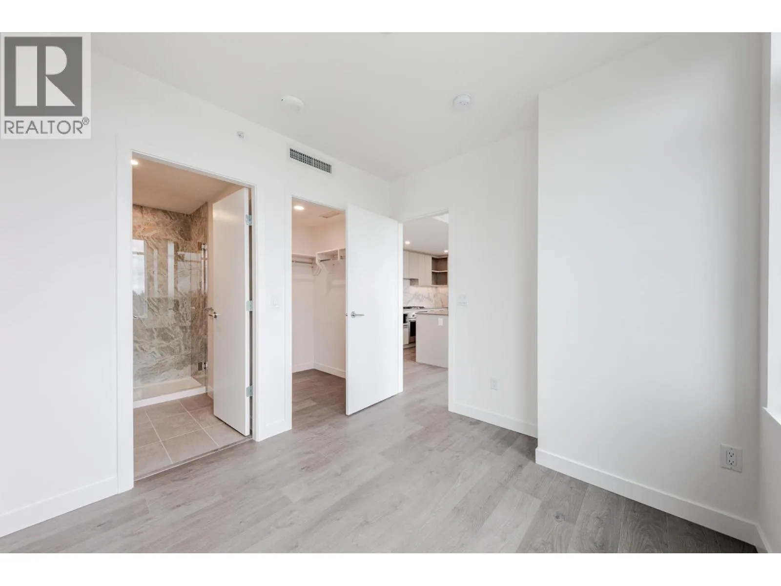 1804 6468 WILLINGDON AVENUE