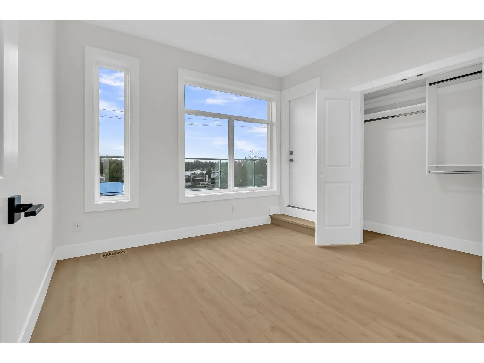 B 32729 FRASER CRESCENT
