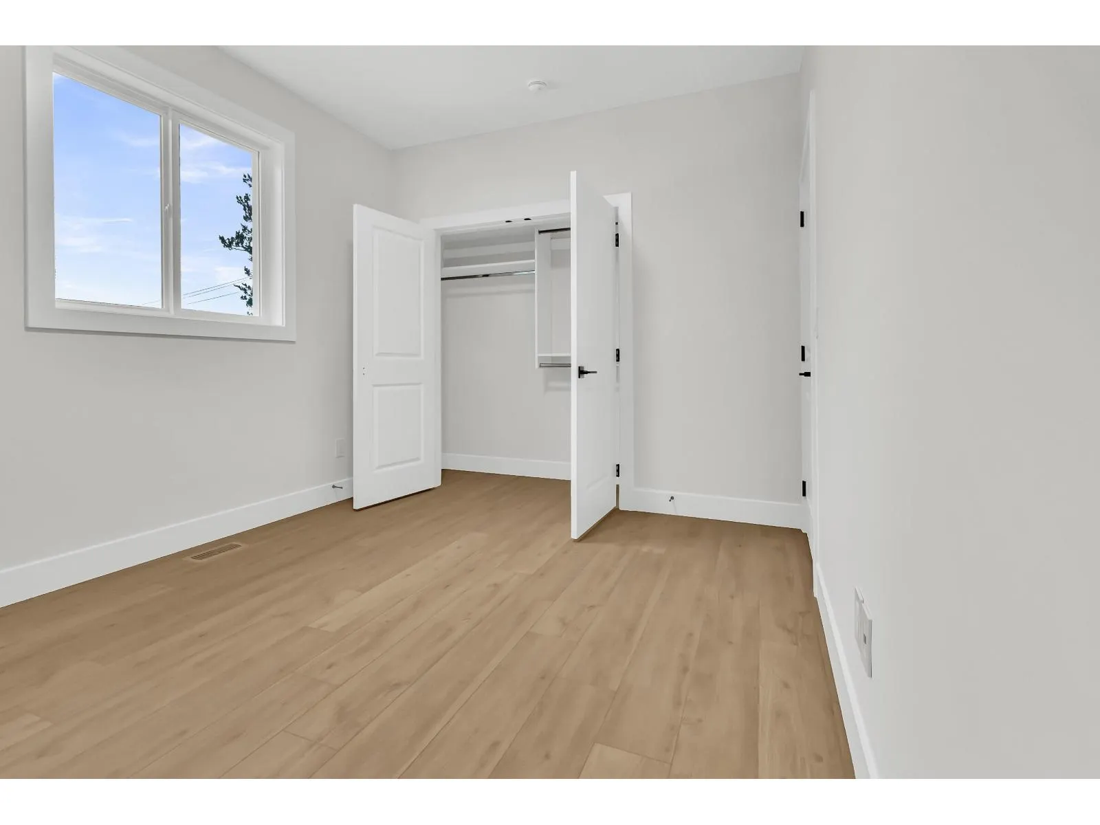 B 32729 FRASER CRESCENT