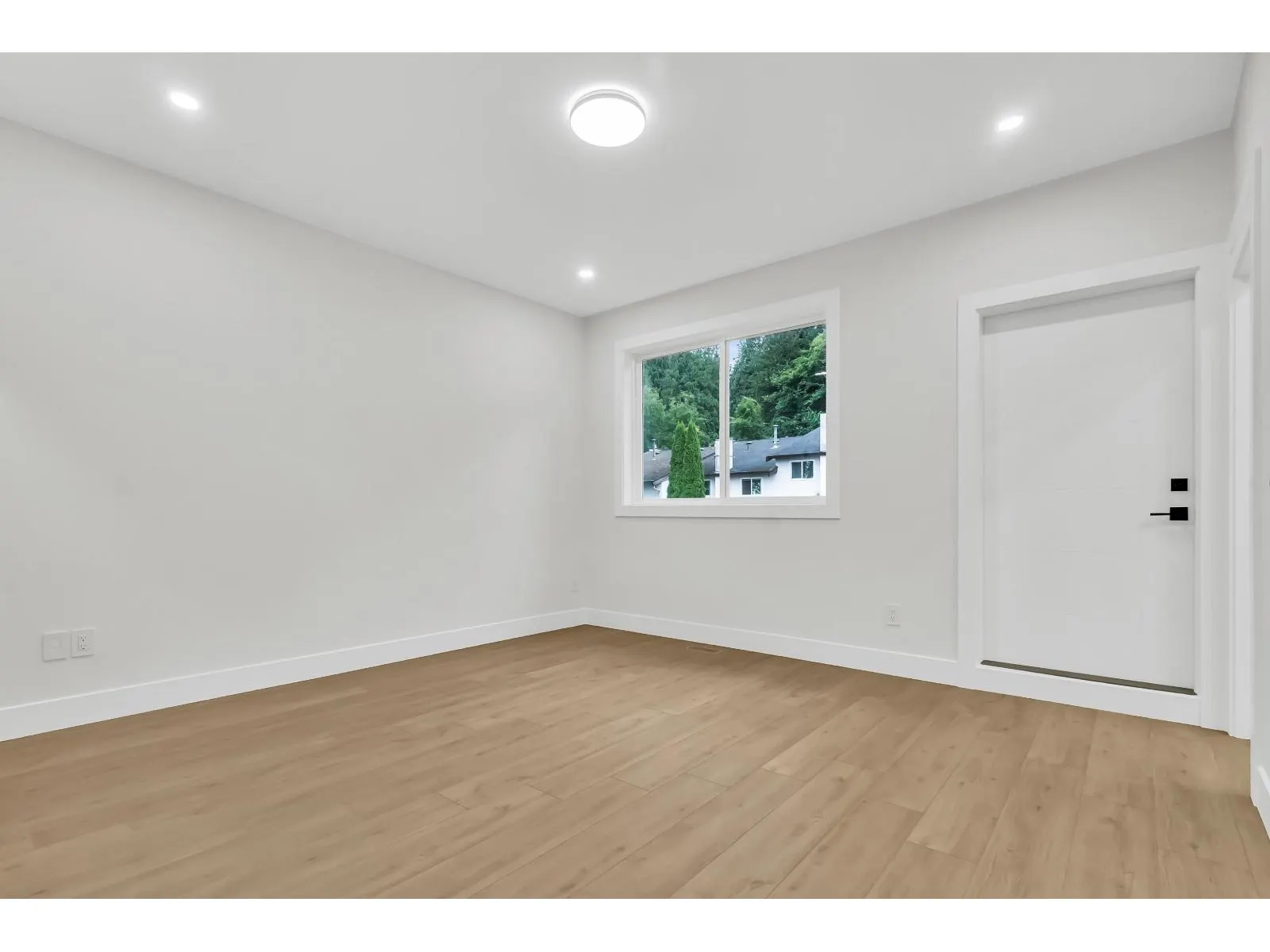 B 32729 FRASER CRESCENT