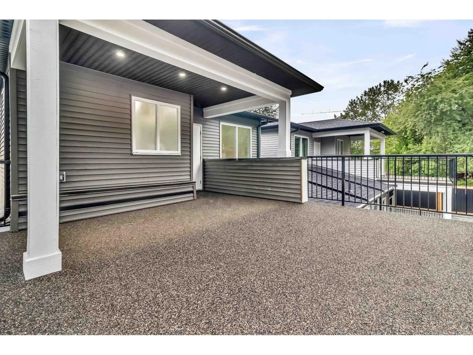 B 32729 FRASER CRESCENT