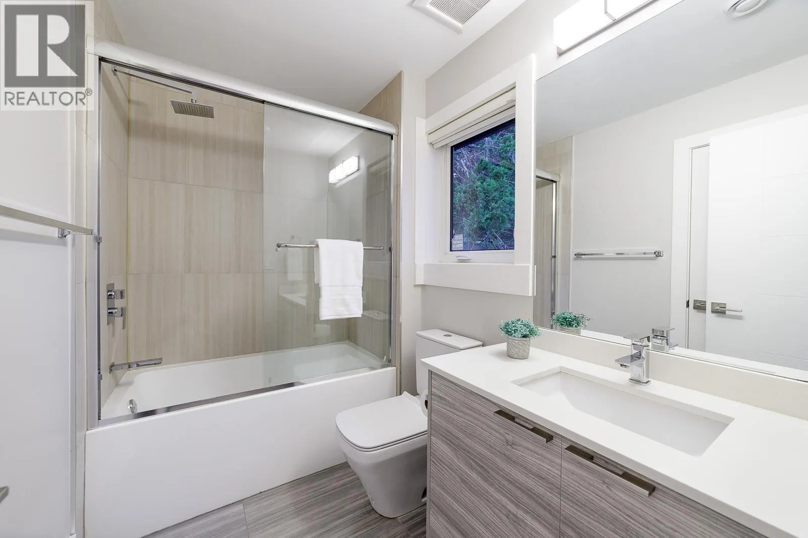 517 GRANADA CRESCENT