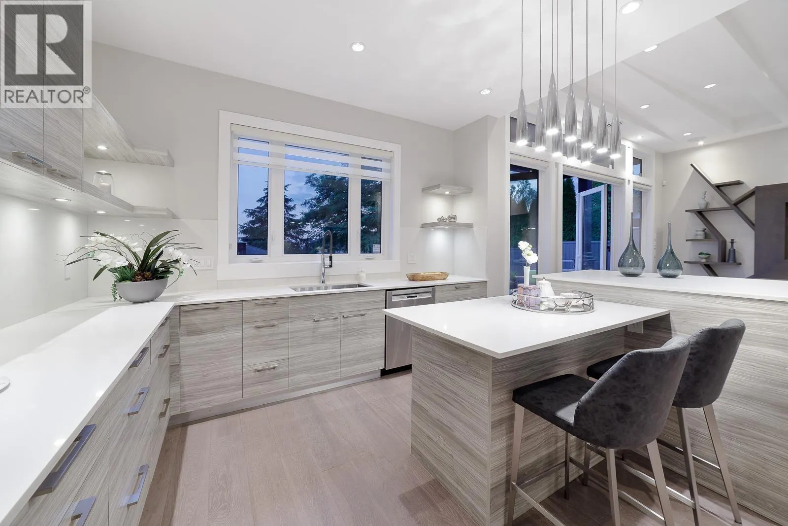 517 GRANADA CRESCENT