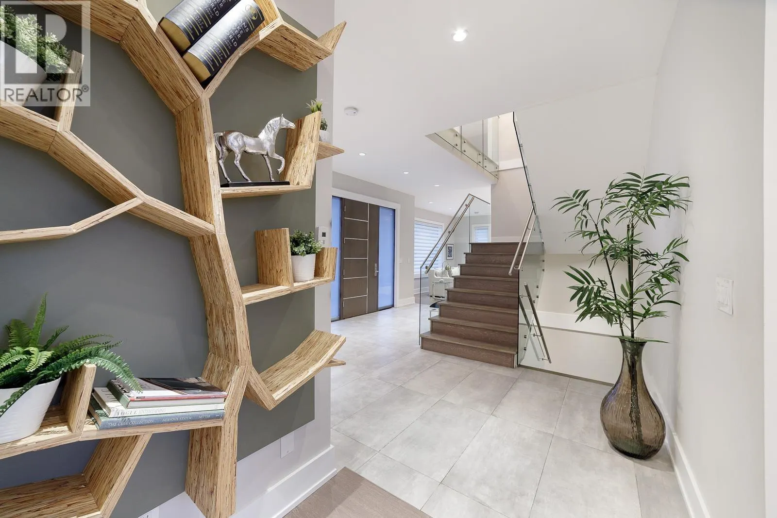 517 GRANADA CRESCENT