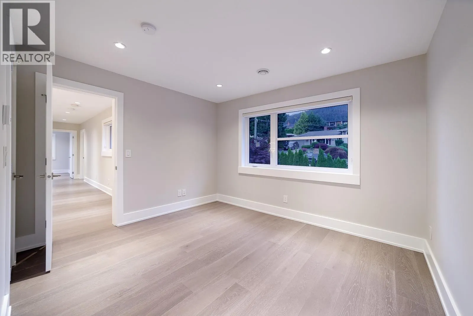 517 GRANADA CRESCENT