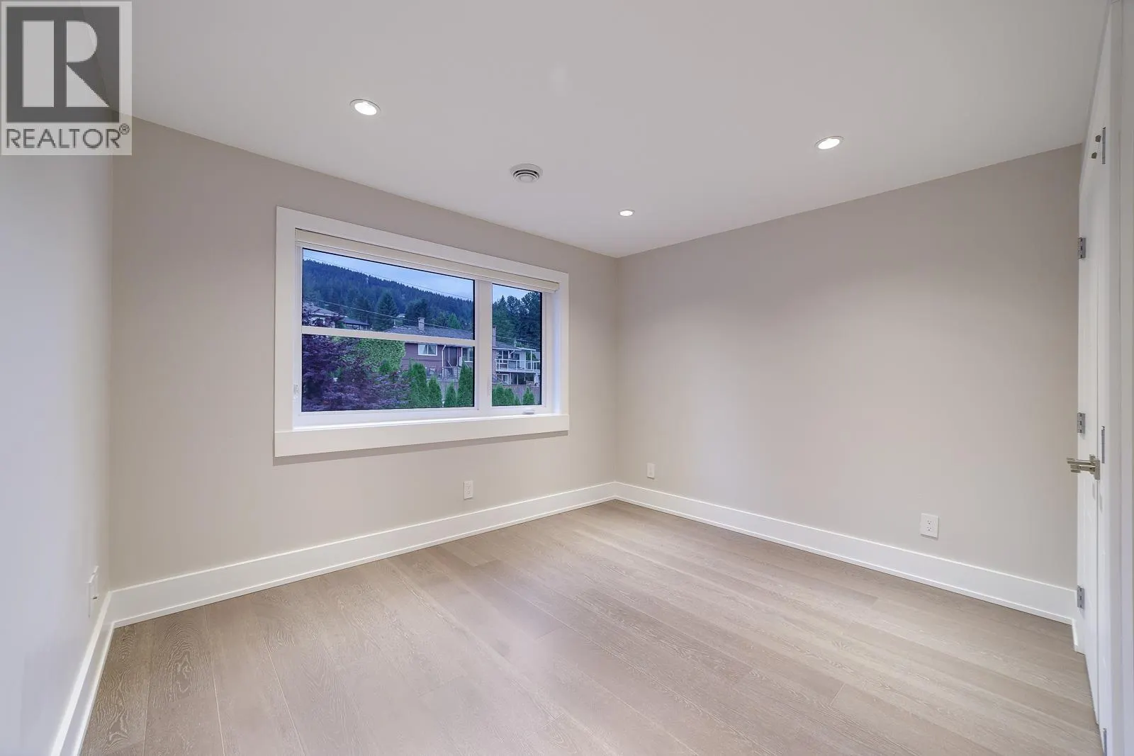 517 GRANADA CRESCENT