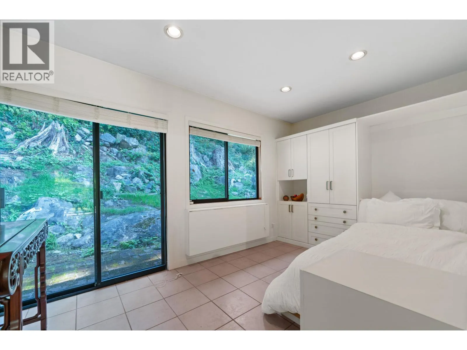 5475 GREENLEAF ROAD