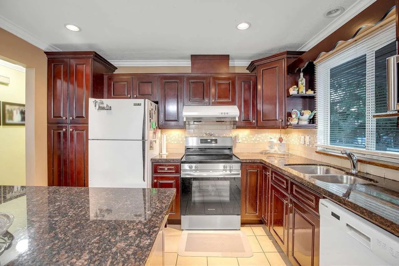 8825 160 STREET
