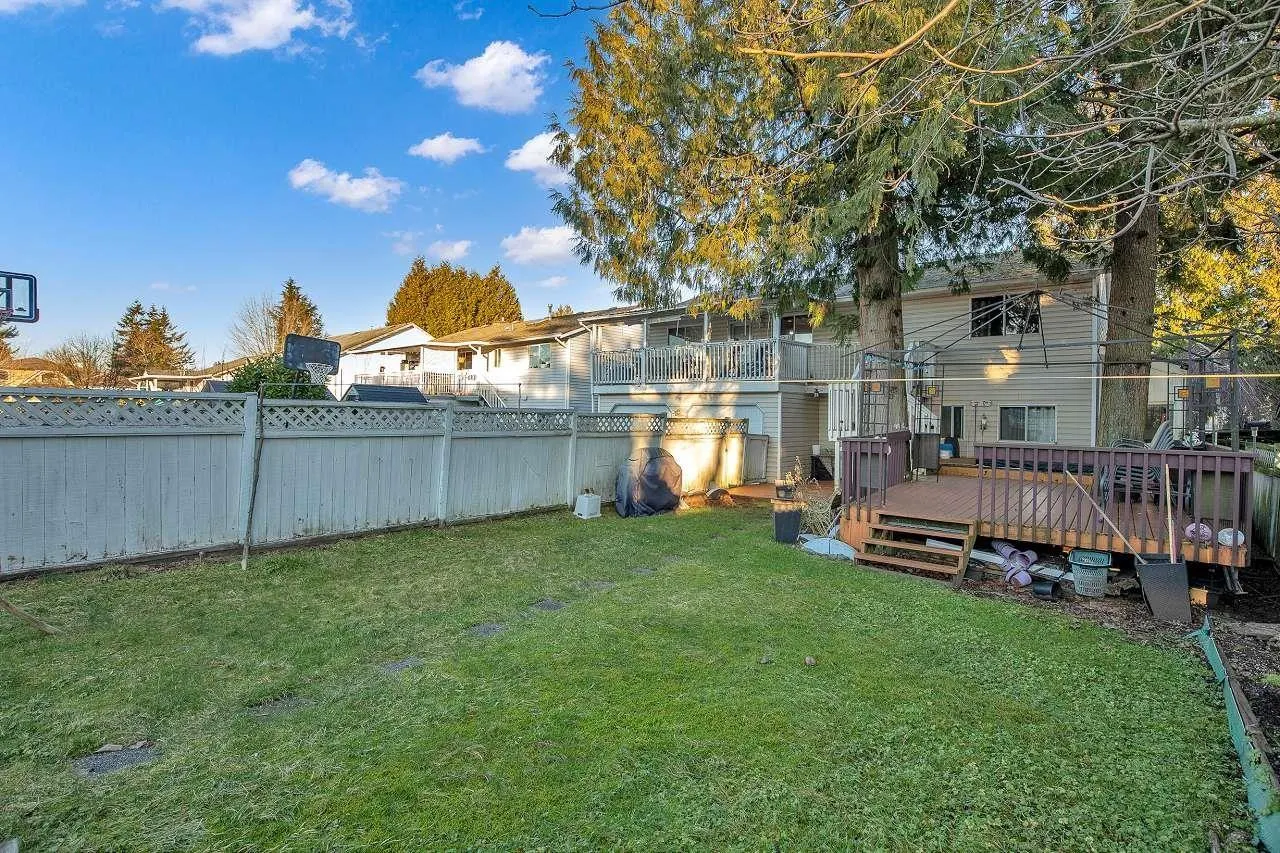 8825 160 STREET