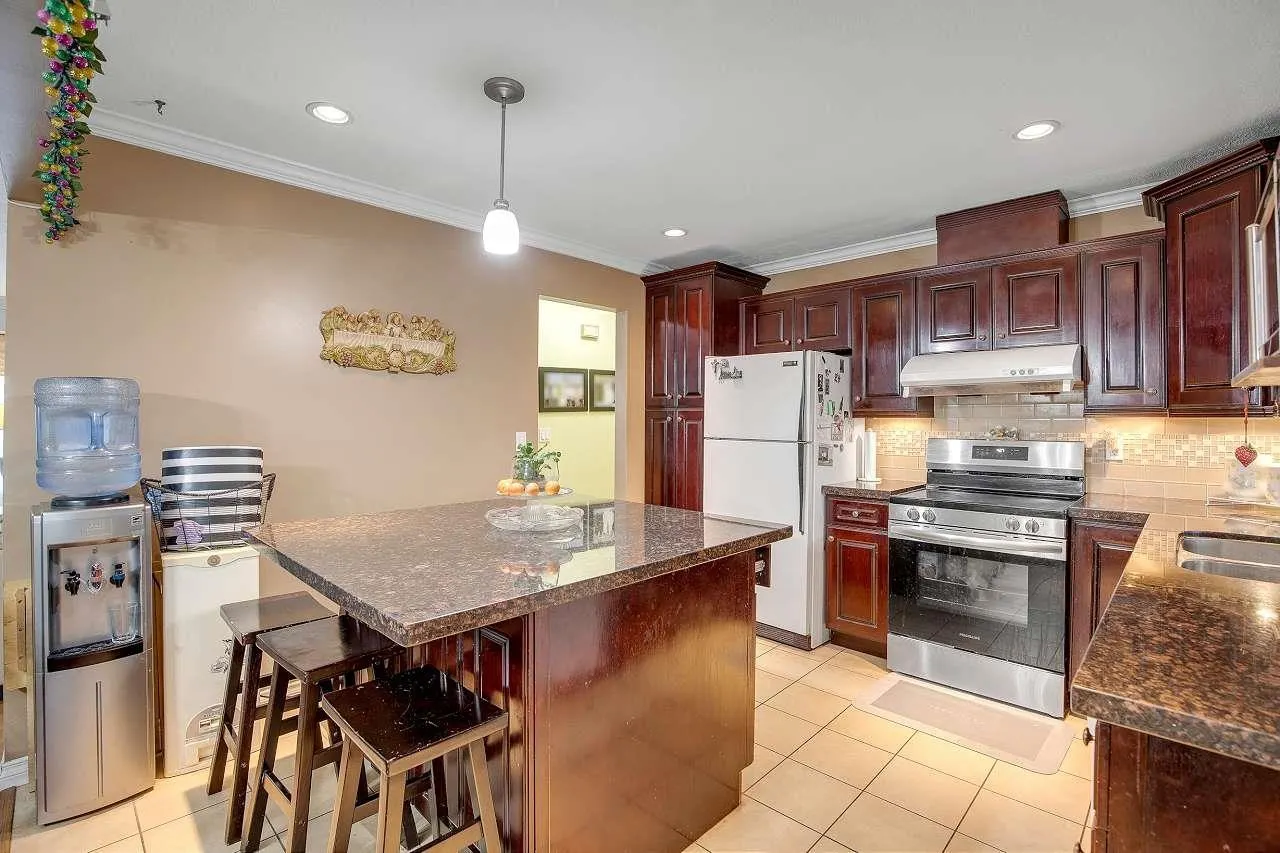 8825 160 STREET