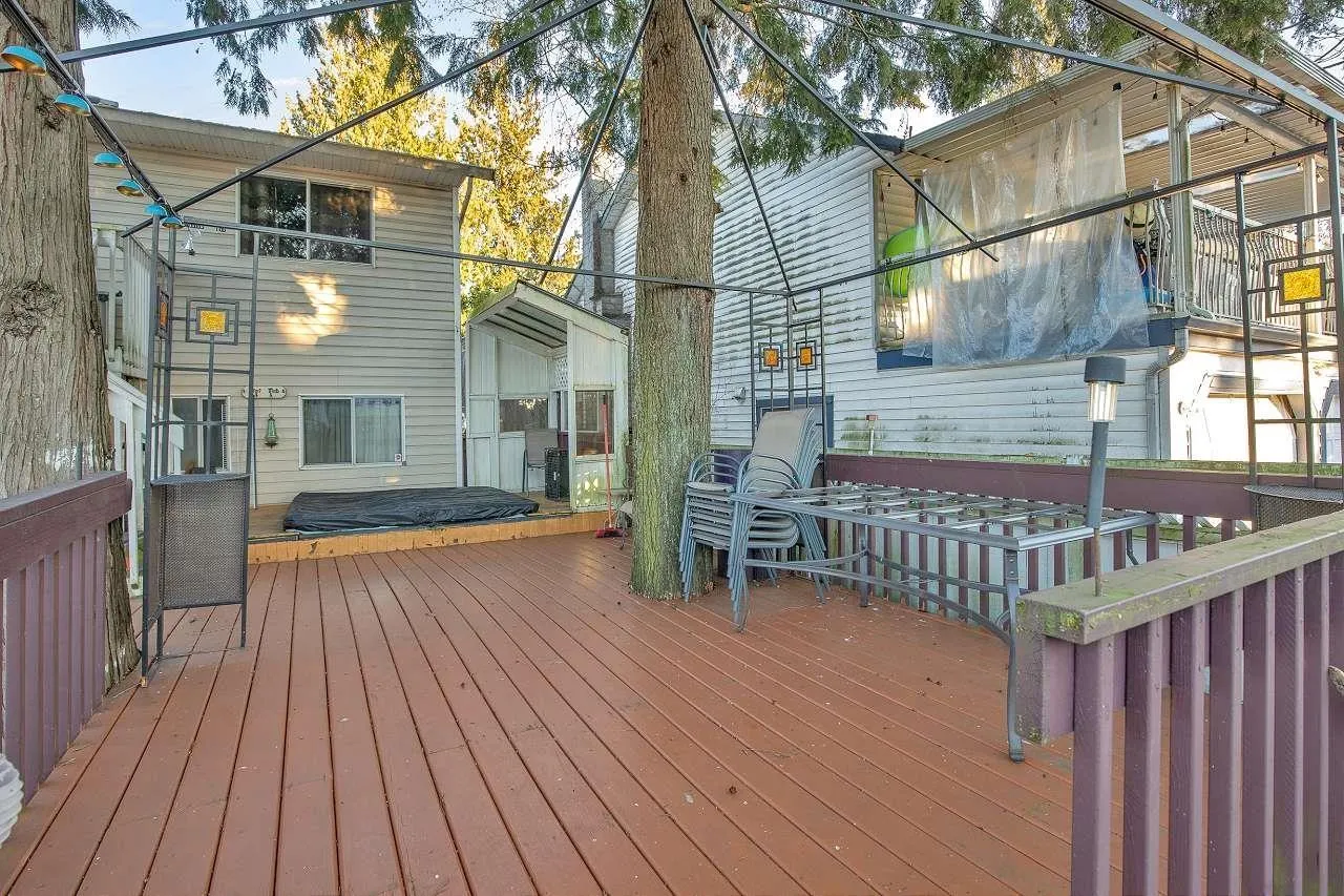 8825 160 STREET