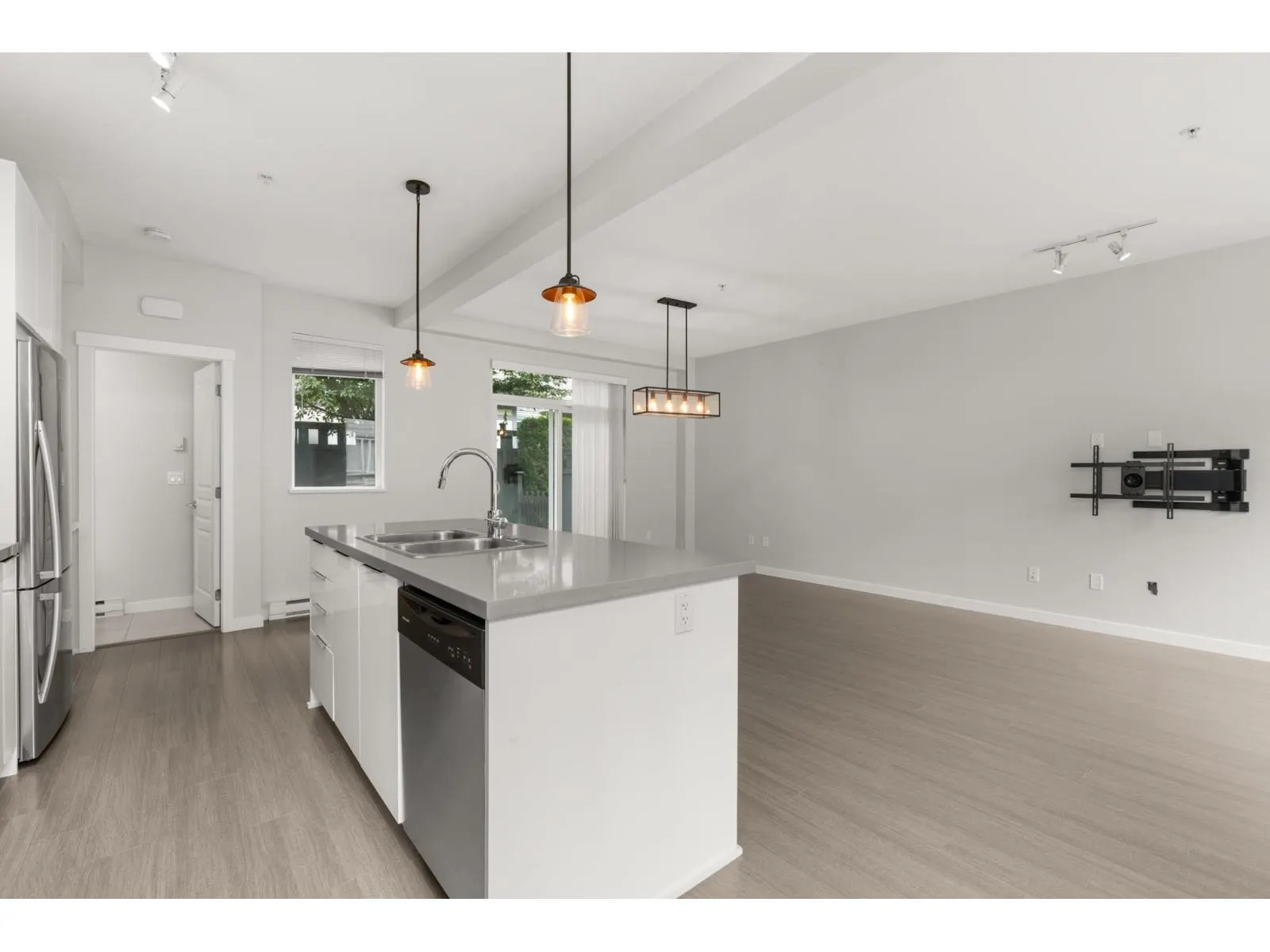 94 8138 204 STREET