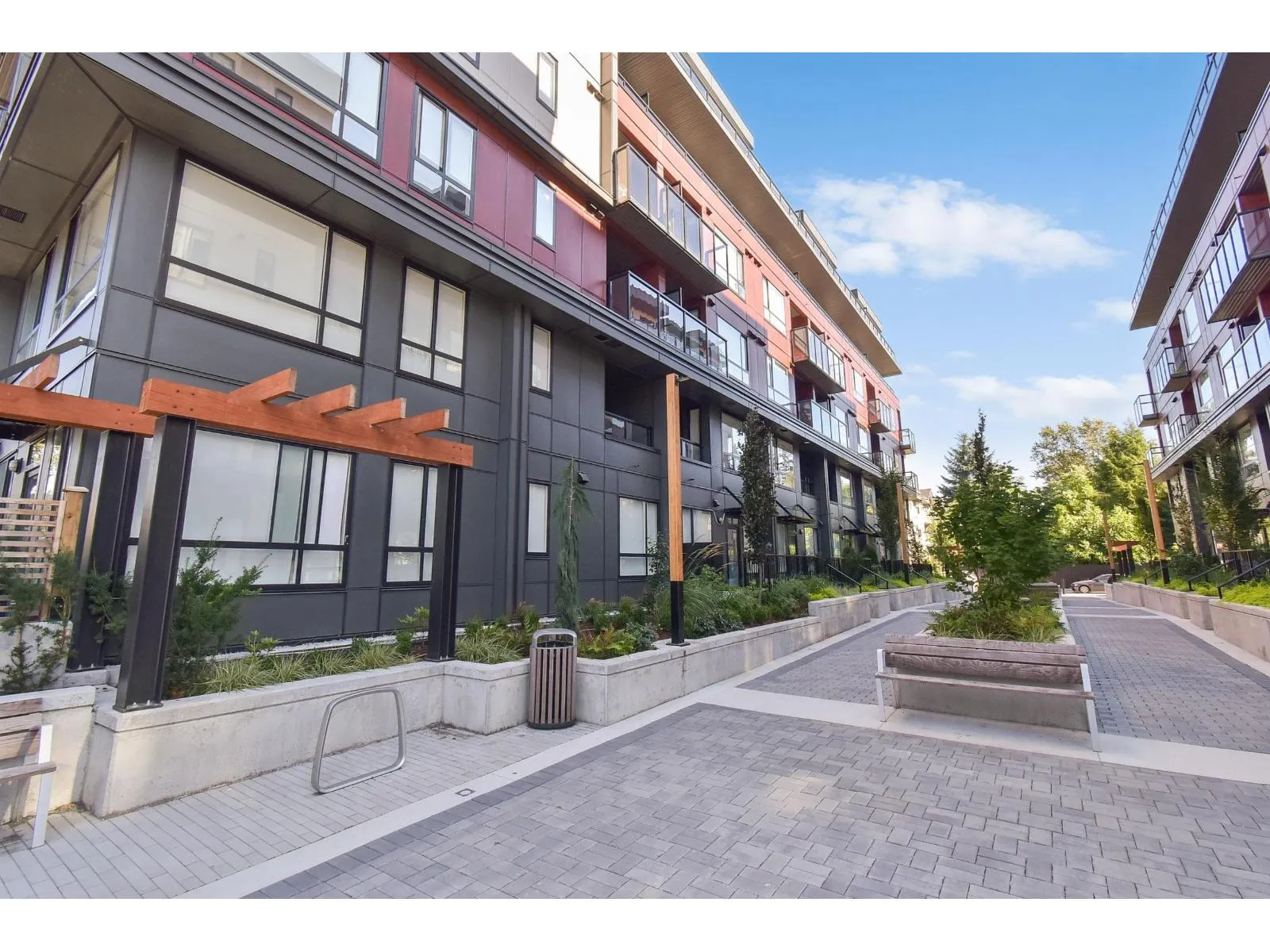 E113 13858 108 AVENUE