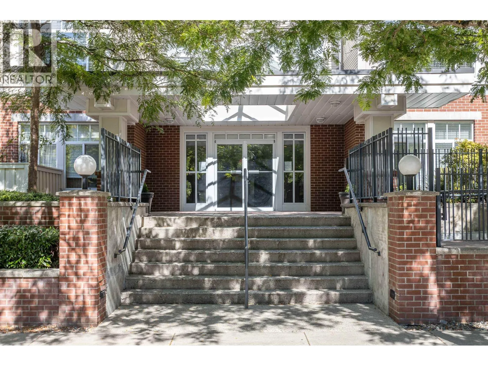 302 2353 MARPOLE AVENUE
