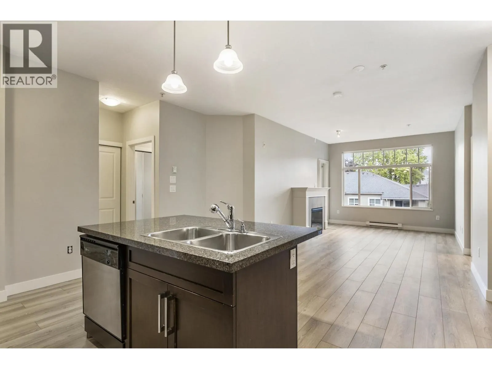 302 2353 MARPOLE AVENUE