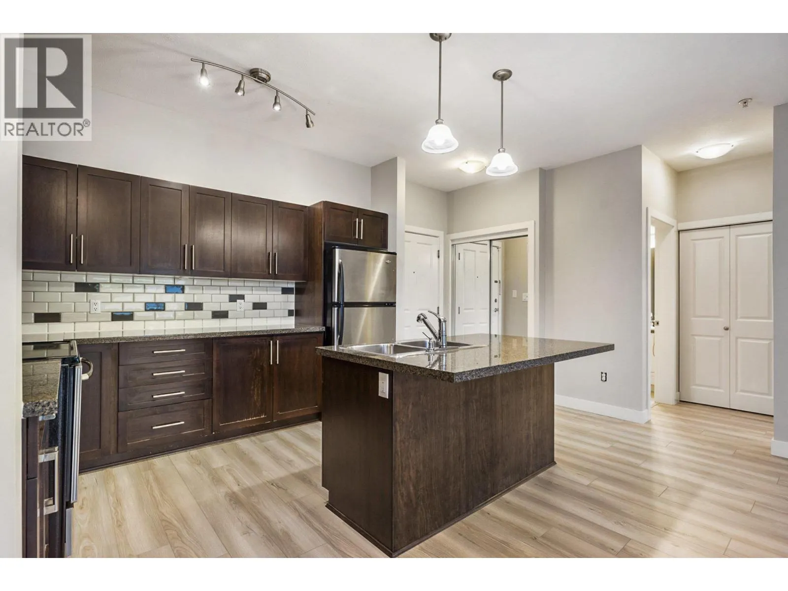 302 2353 MARPOLE AVENUE