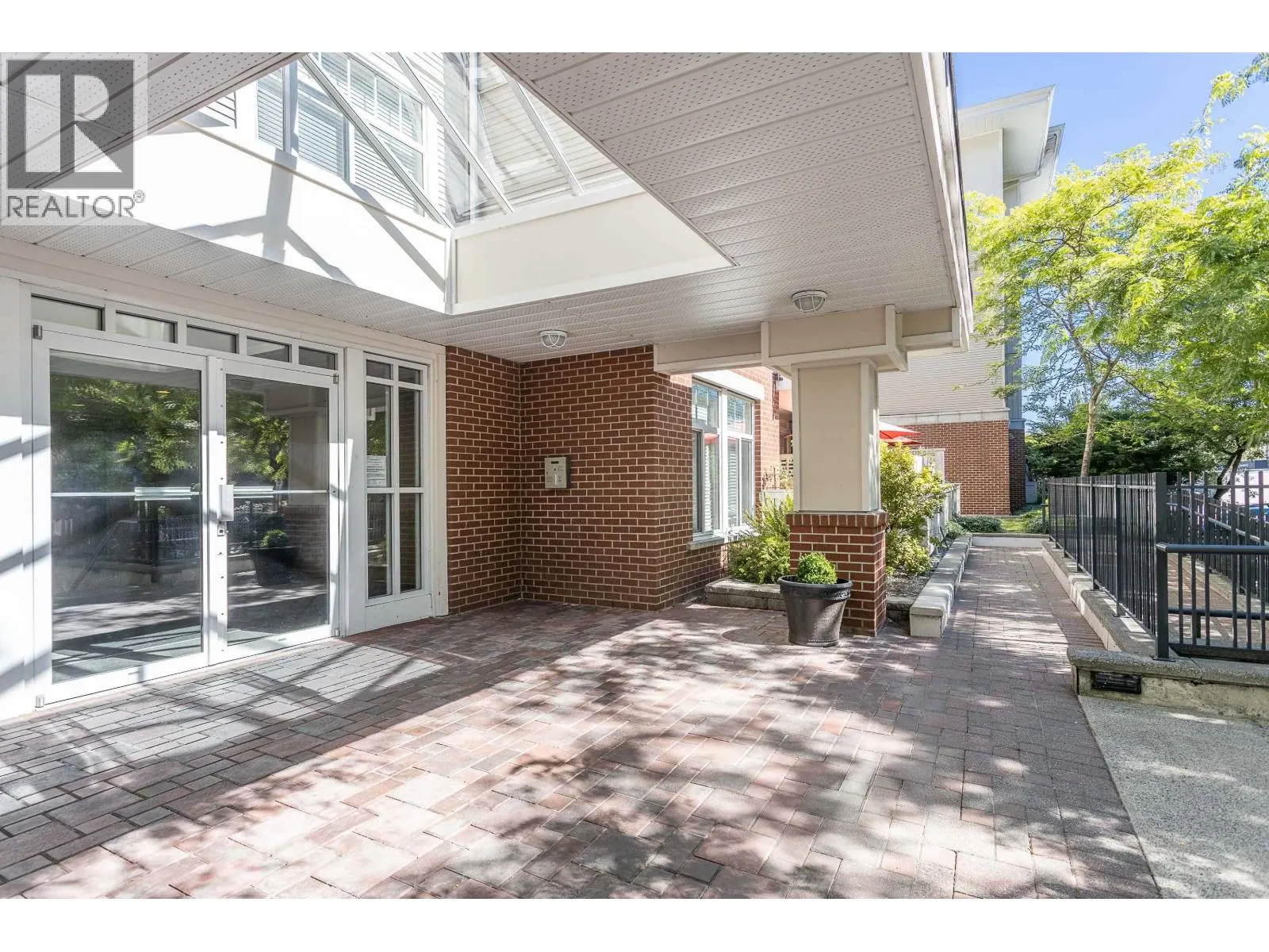302 2353 MARPOLE AVENUE