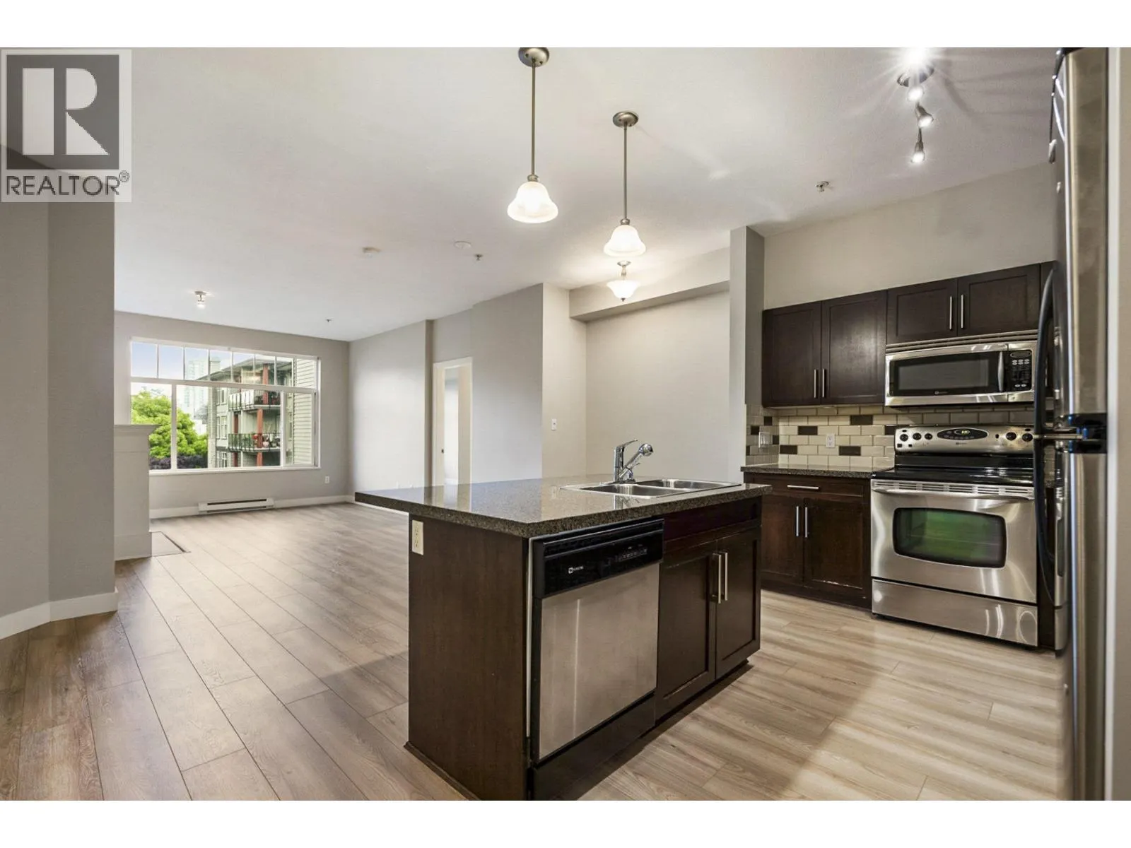 302 2353 MARPOLE AVENUE