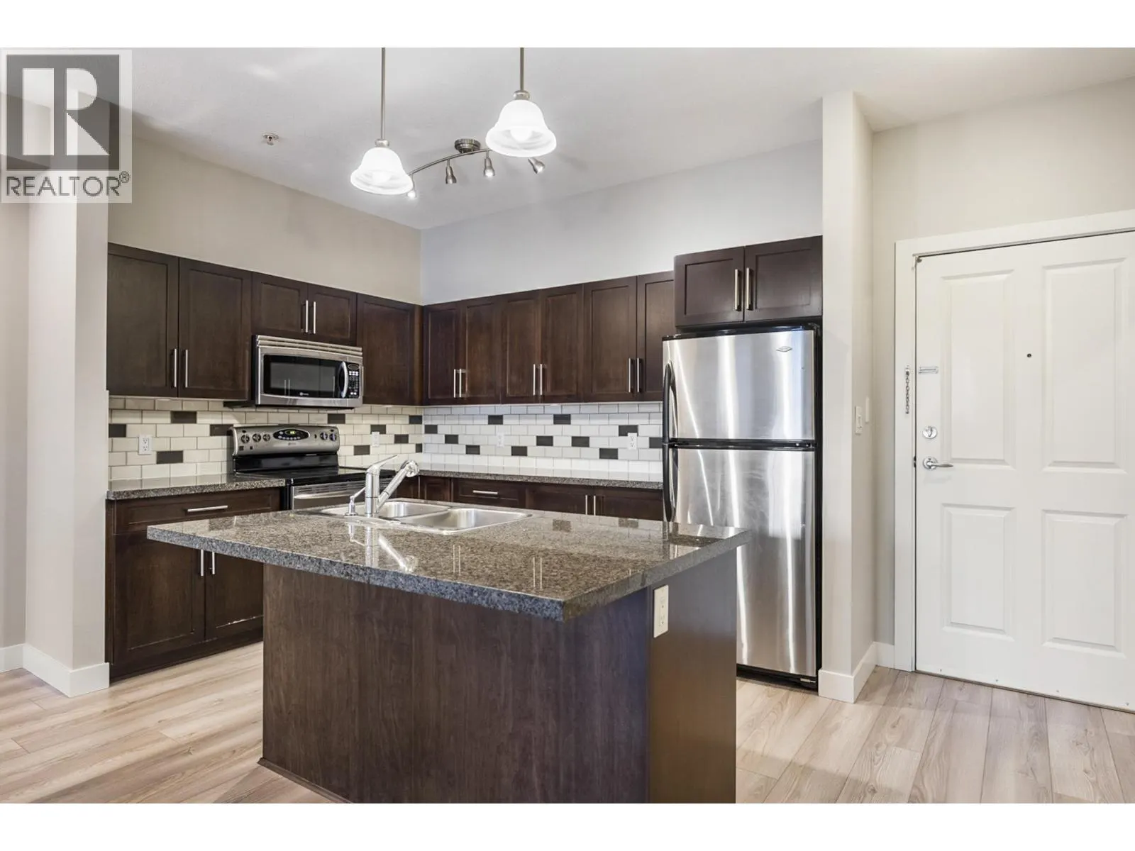 302 2353 MARPOLE AVENUE