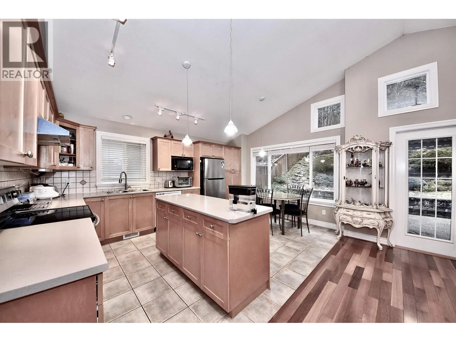 3035 MAPLEWOOD COURT