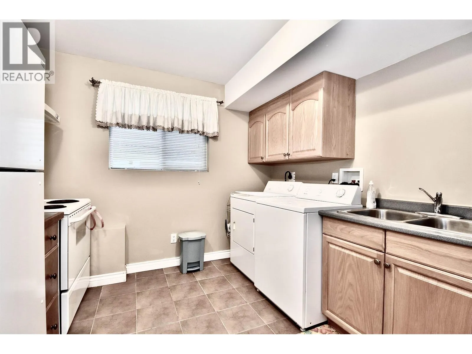3035 MAPLEWOOD COURT