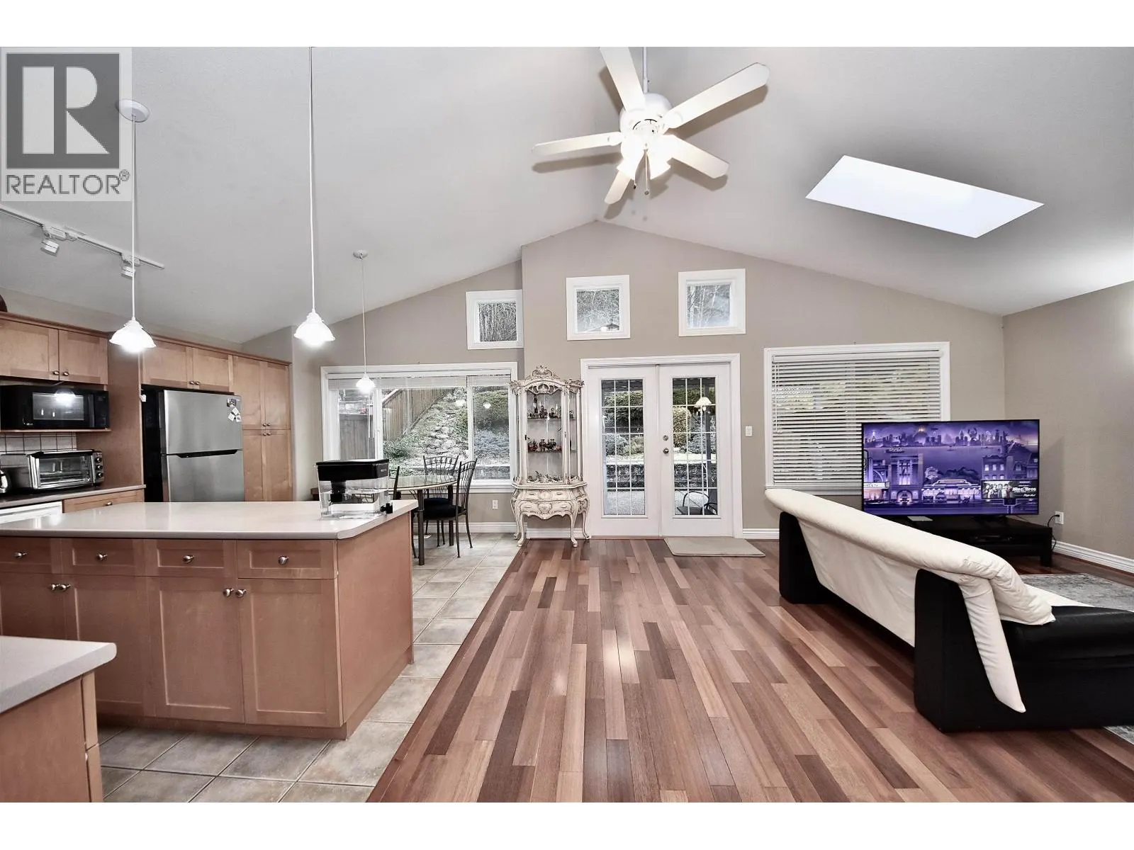 3035 MAPLEWOOD COURT