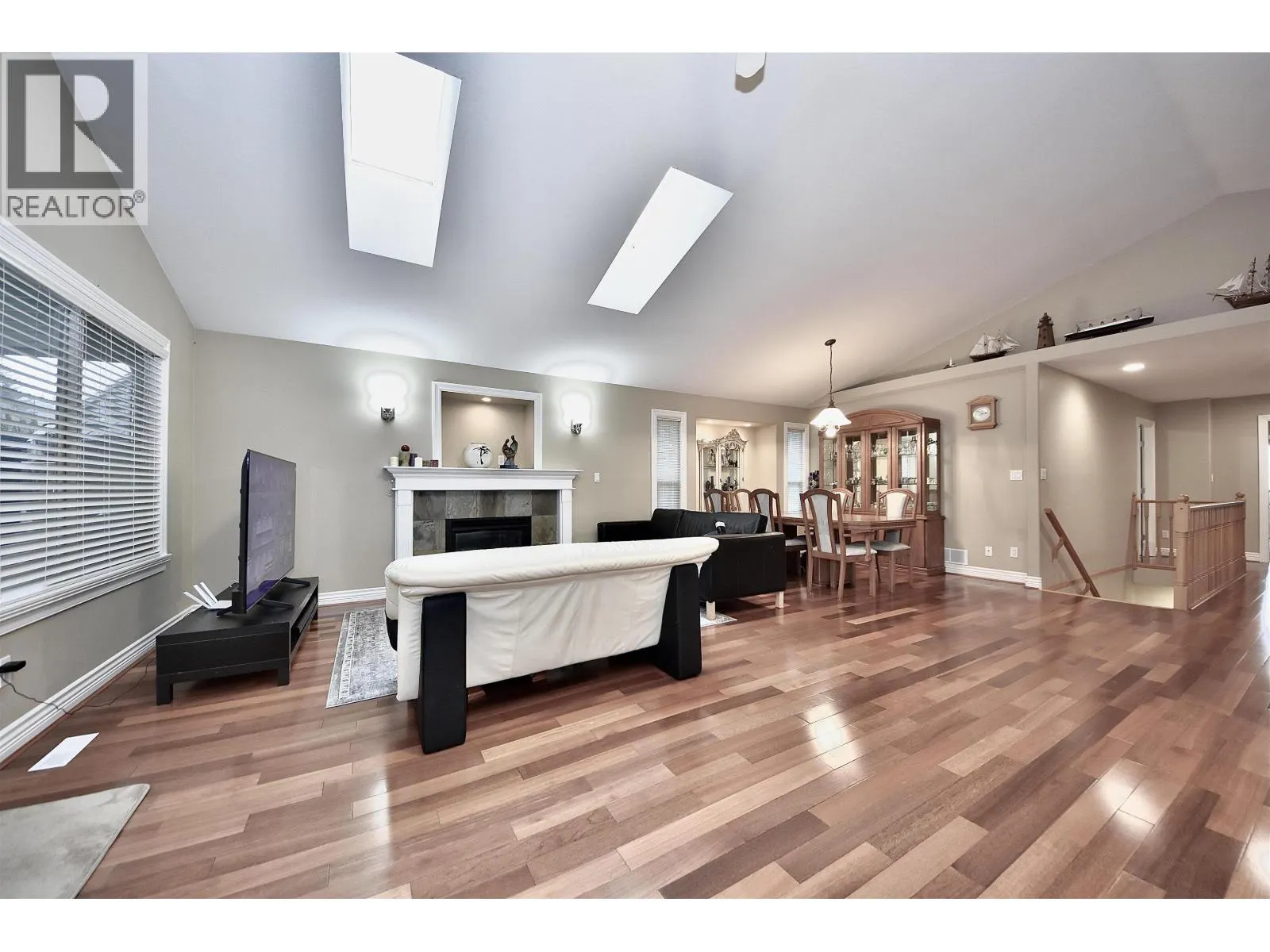 3035 MAPLEWOOD COURT