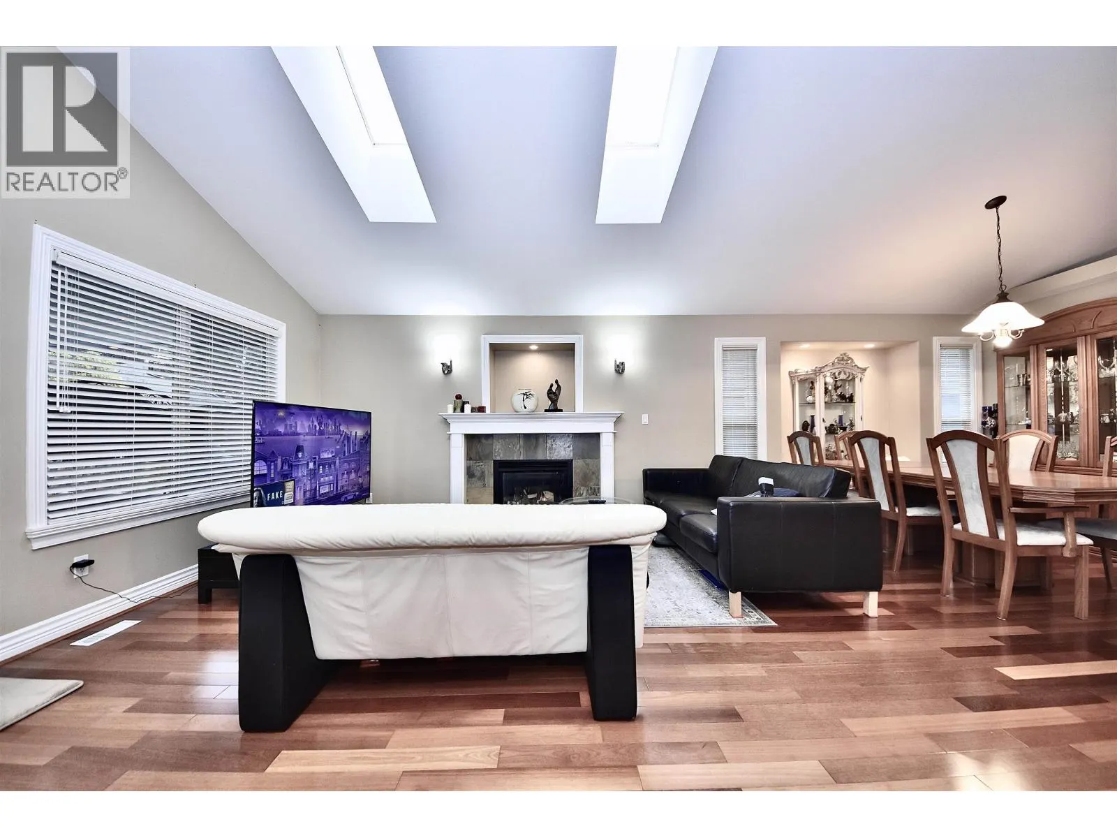 3035 MAPLEWOOD COURT