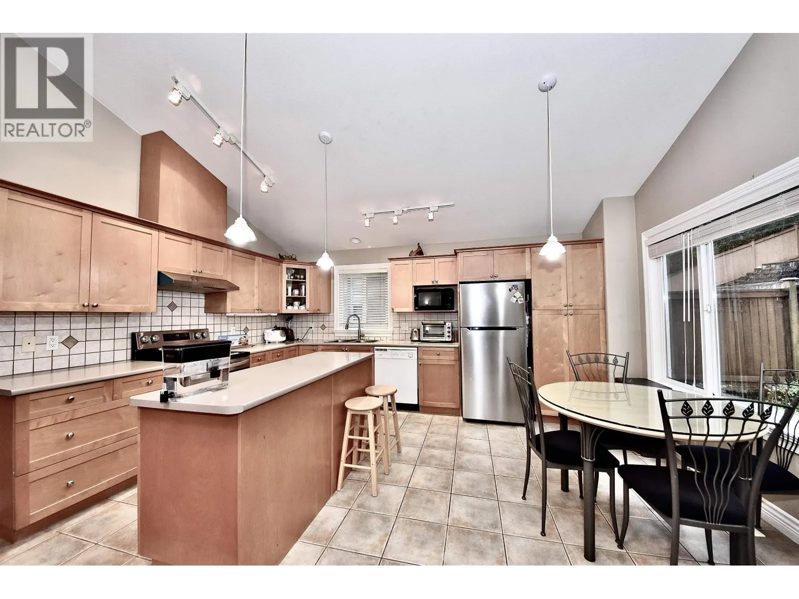 3035 MAPLEWOOD COURT