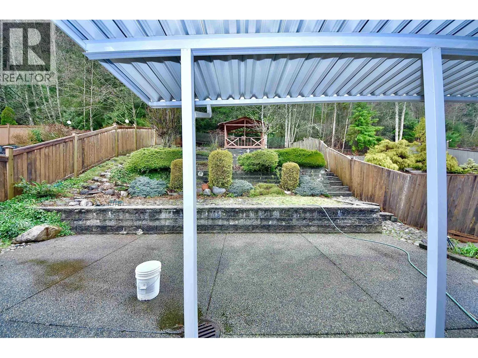 3035 MAPLEWOOD COURT