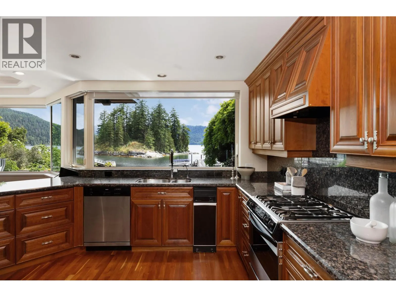 4625 STRATHCONA ROAD