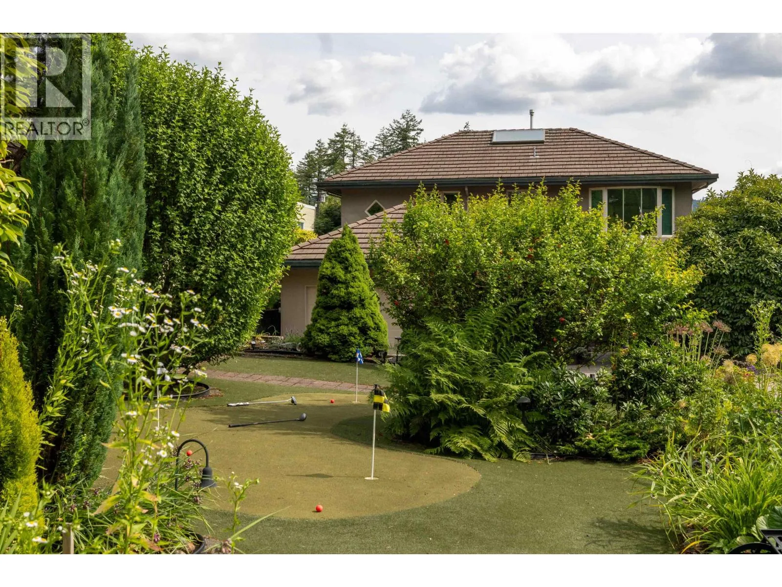 4625 STRATHCONA ROAD
