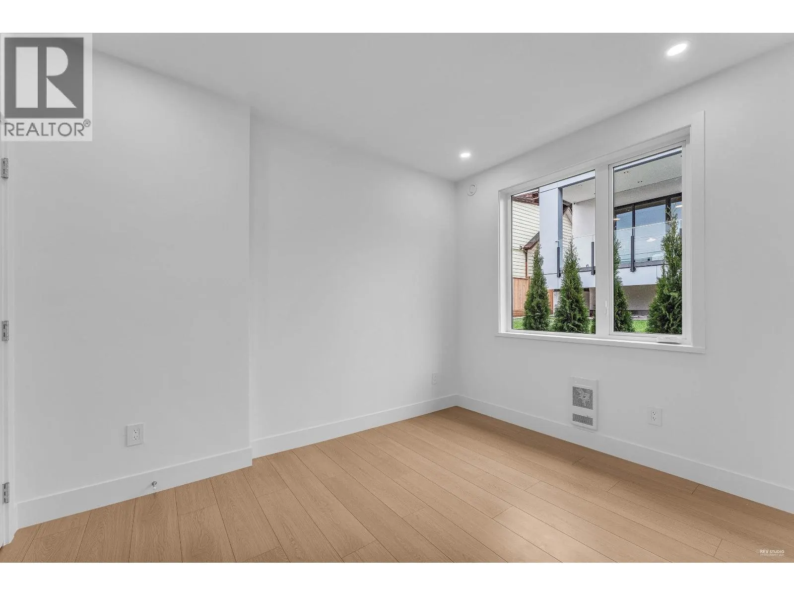 615 E 6TH STREET