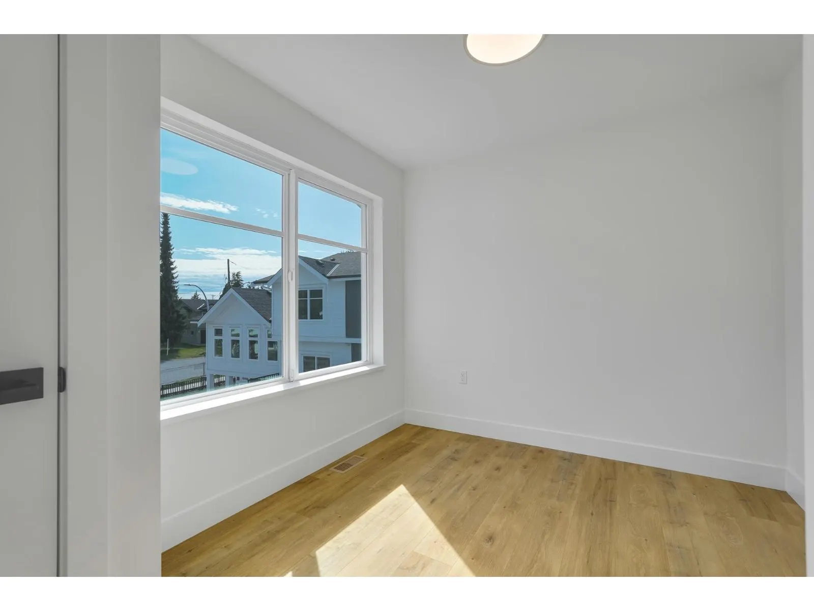 13 12770 105 AVENUE