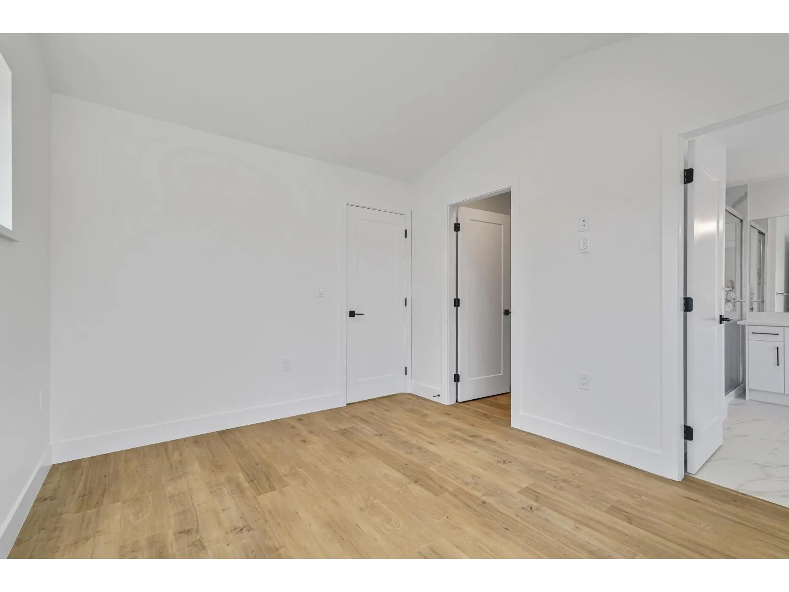 13 12770 105 AVENUE