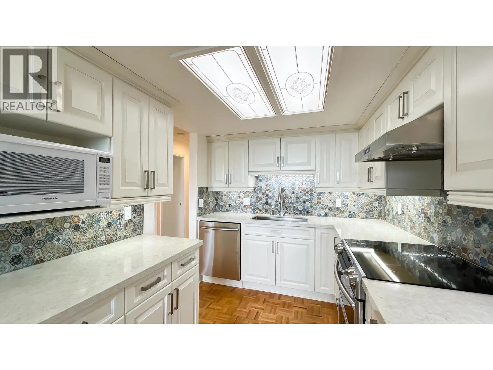 606 1045 QUAYSIDE DRIVE