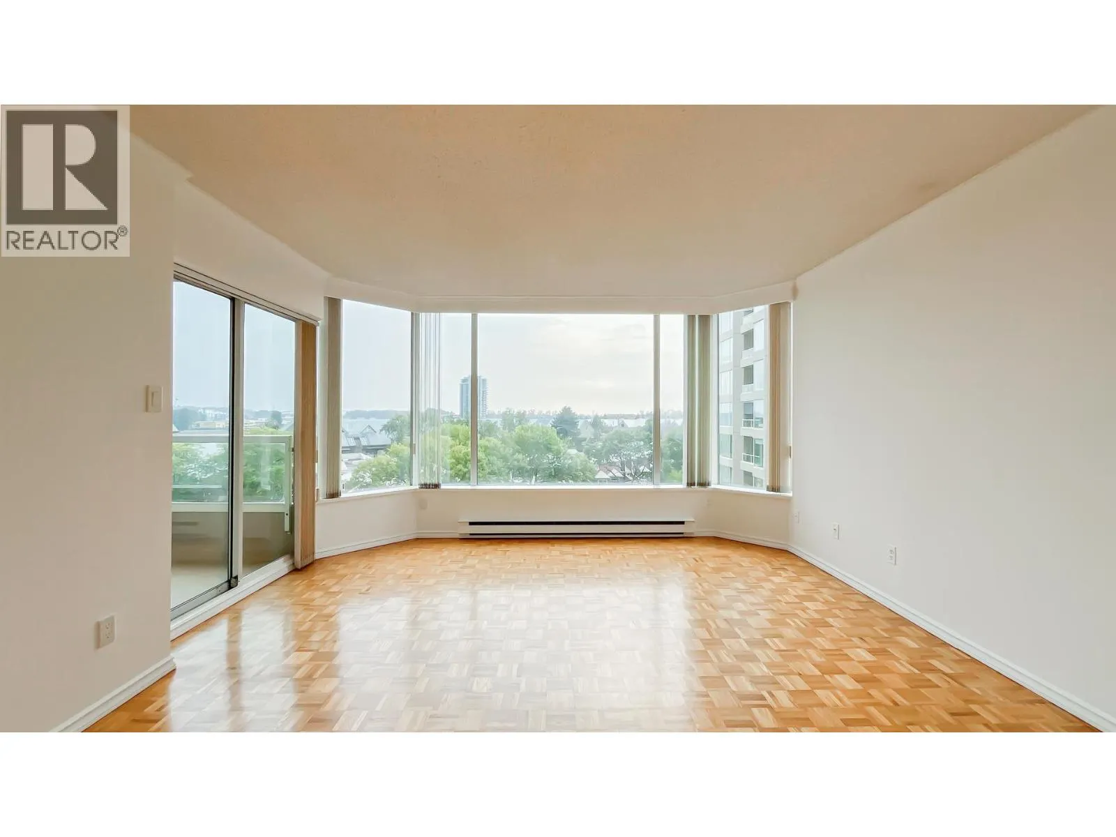 606 1045 QUAYSIDE DRIVE